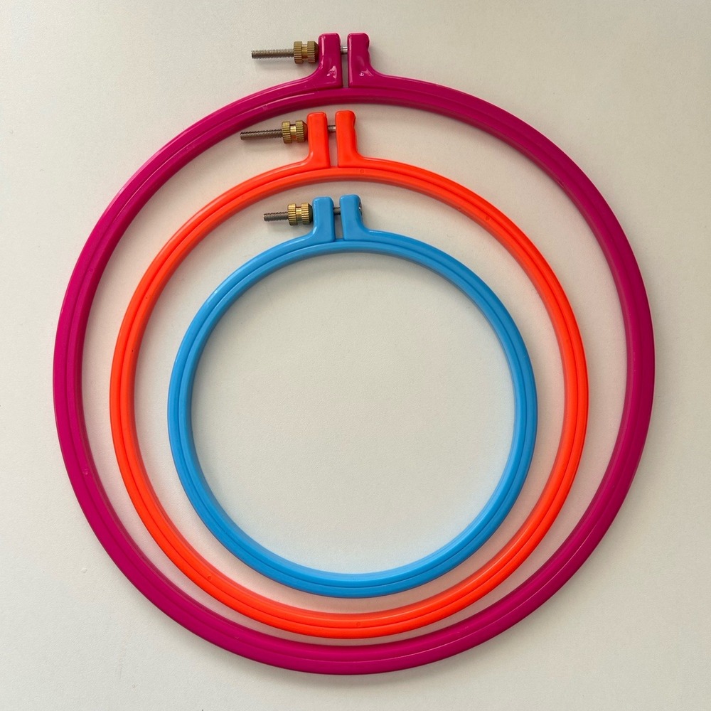 VTG Retro Colors Susan Bates Embroidery Hoop & Frame - 3 Hoops - 10", 8", 6"